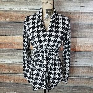 Hounds tooth belted wrap shirt/jacket
